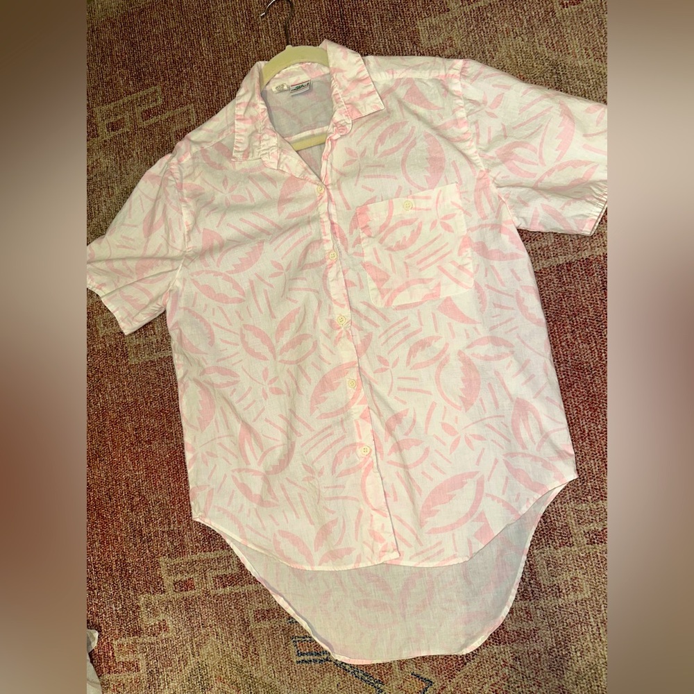 Palmettos vintage women’s Hawaiian button down cotton top. Size medium